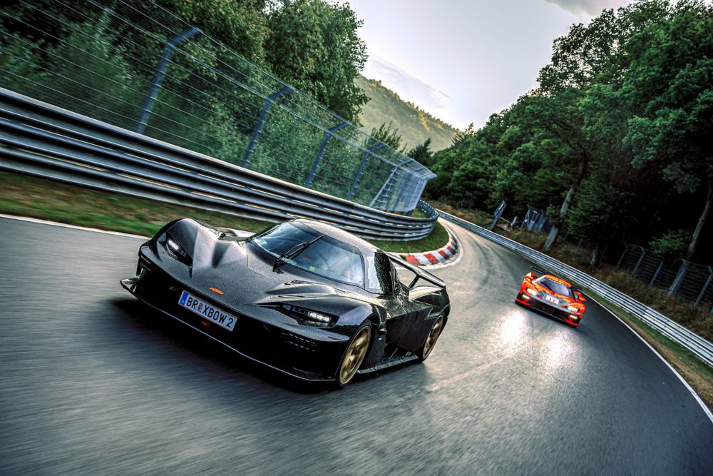 RACE CAR FEELING ON THE ROAD: MOTORSPORT CHASSIS TECHNOLOGY IN THE